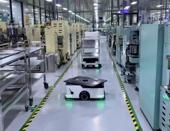 Maximizing Efficiency in Warehousing and Logistics Using Autonomous Mobile Robots